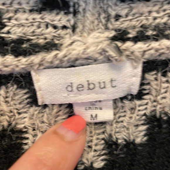 Sweater Medium GUC - Picture 4 of 10